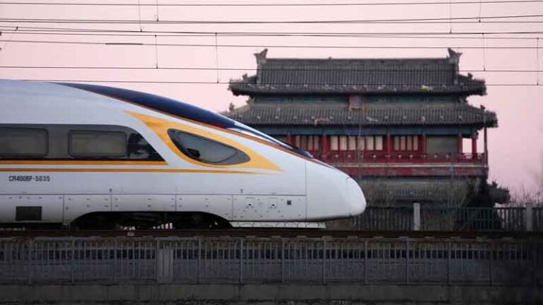 Taspat Kereta Cepat Sentuh 350 Km Per Jam, Media Cina Ejek AS: Kereta Cepat di AS Cuma Mimpi