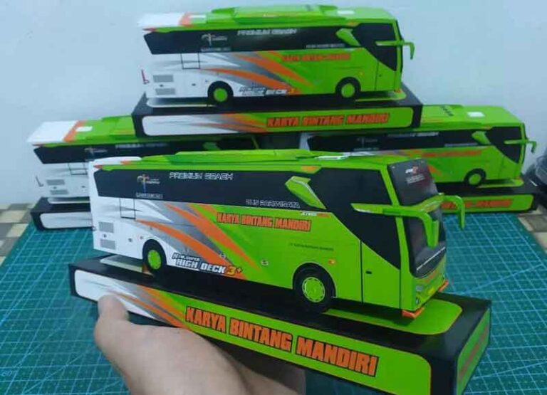 Mau Miniatur Bus Murah? Papercraft Bisa Jadi Solusi