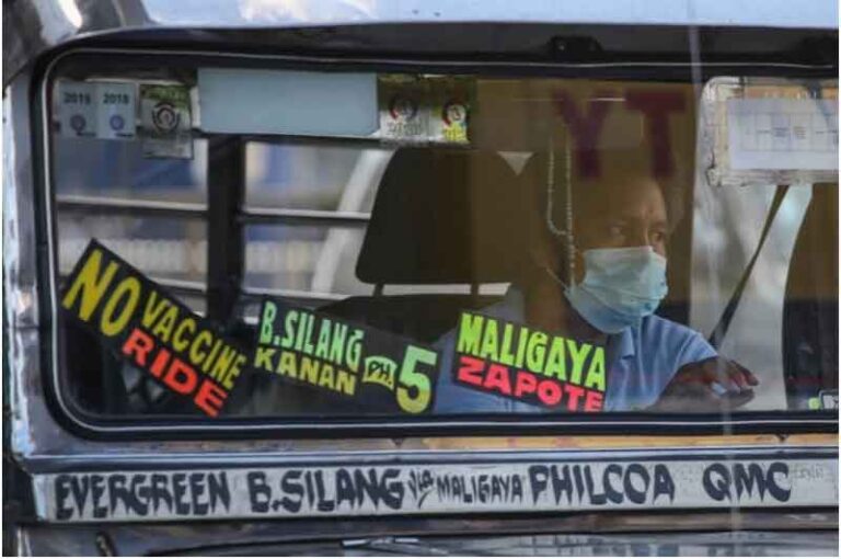 Tak Vaksin, Tak Bisa Tumpangi Semua Moda Transportasi di Manila