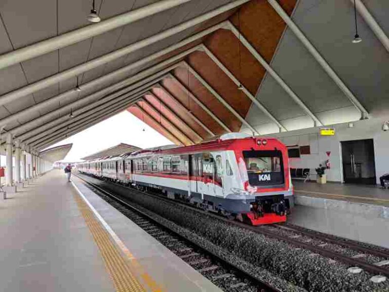 Warga Solo Sudah Bisa Merasakan KA Feeder KCJB (Kereta Cepat Jakarta Bandung) Lebih Dulu