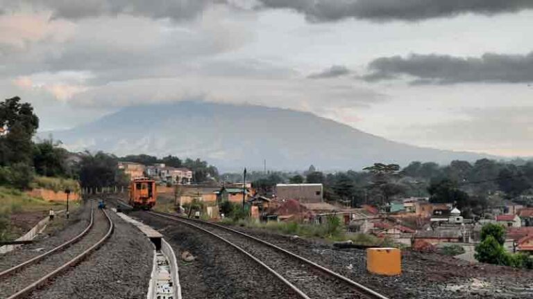 Bantu Pembangunan Double Track Bogor – Cicurug, Kereta Mekanik Dioperasikan