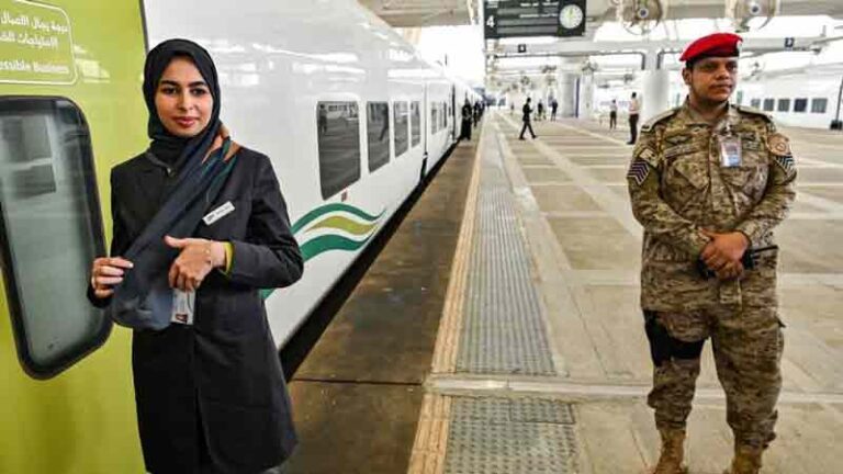28 Ribu Wanita Arab Saudi Serbu Lowongan Kerja Masinis Kereta Cepat Mekkah-Madinah