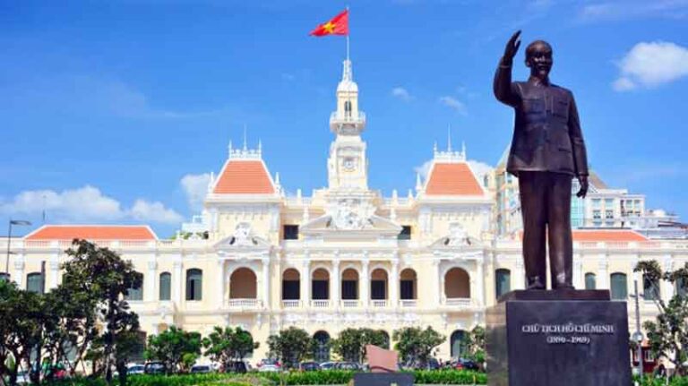 Selain 2x Vaksin, Pelancong yang Ke Vietnam Wajib Siapkan Asuransi ini