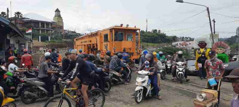 Waspadai Titik Rawan Longsor Jalur Kereta Api Lintas Bogor – Sukabumi