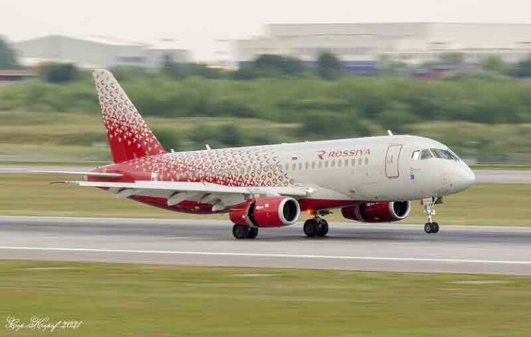 Kejar Sertifikasi, Rusia Terbangkan Yakovlev Superjet 100 dengan Suku Cadang Produksi Lokal