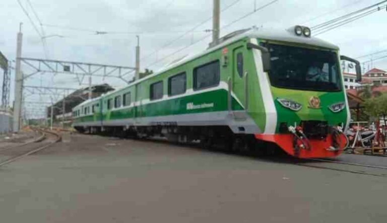 Ini Penampakan Wajah Baru Kereta Istimewa (Keris) Saat Uji Coba Lintas