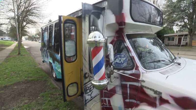 Diesel The Barber, Tempat Cukur Rambut di Dalam Bus