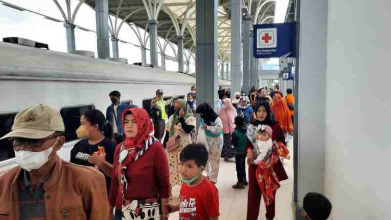 Ramainya Warga Garut Saat Nyobain KLB Uji Coba Garut – Cibatu, Begini Suasananya
