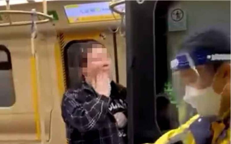 Gara-gara Melap Ludah di Pintu Kereta, Penumpang MTR Hong Kong Didenda Rp9,2 Juta