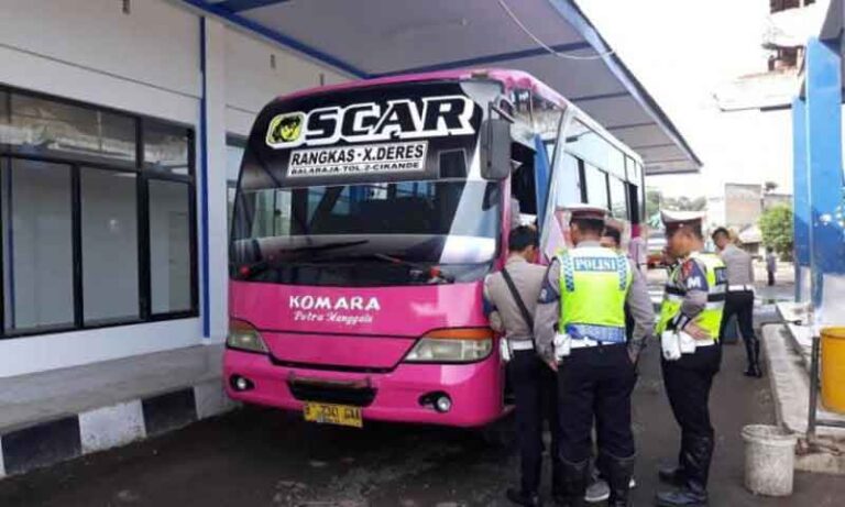 Bagaimana Bus Ekonomi Mencari Penumpang, Mengandalkan “Tower” Hingga Informan