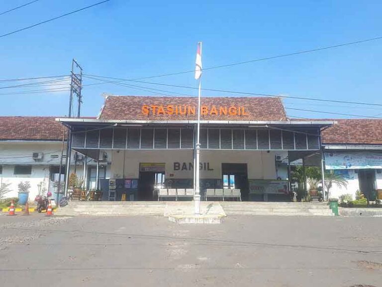 Stasiun Bangil, di Masa Lalu Dioperasikan Dua Operator Kereta Api