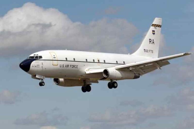 Boeing T-43 Gator – Seri Boeing 737-200 yang Menjadi Pesawat Latih Navigasi Udara