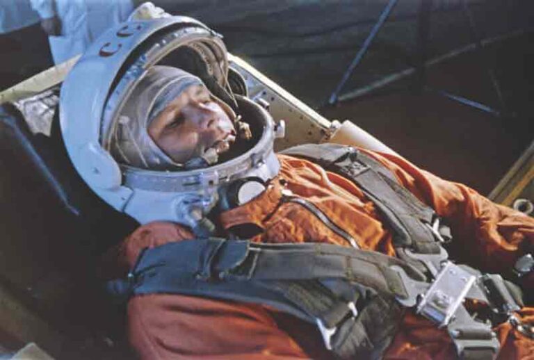 Hari Ini, 62 Tahun Lalu, Yuri Gagarin Jadi Manusia Pertama ke Luar Angkasa: Dapat Bintang Adipradana dari Soekarno