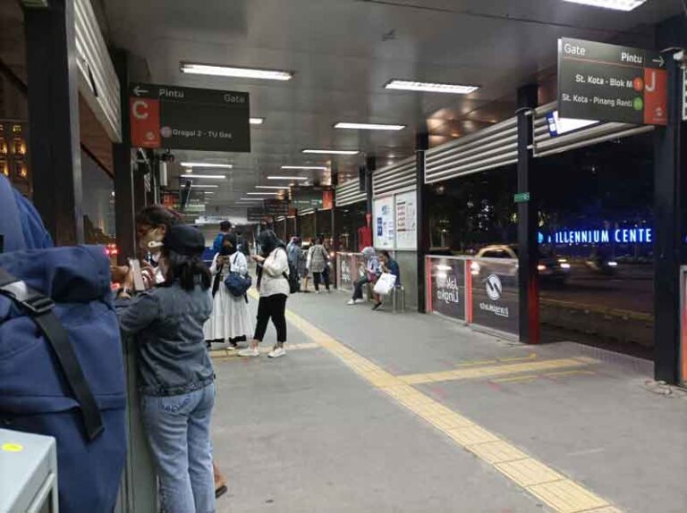 Mulai Besok, TransJakarta Tutup 11 Halte untuk Revitalisasi