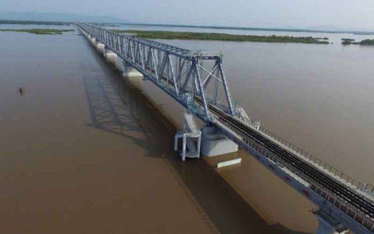 Hadapi Sanksi Barat, Rusia dan Cina Akan Terhubung dengan Jembatan Kereta
