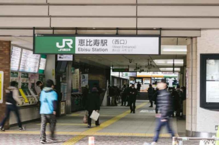 Imbas Perang Ukraina, Ada Sentimen Hilangkan Tanda Berbahasa Rusia di Stasiun Bawah Tanah Tokyo