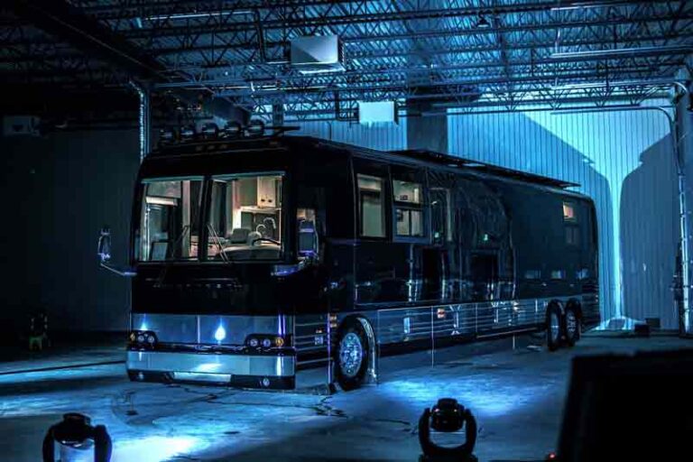 Prevost X3 45 VIP, Motorhome Debutan LOKI Basecamp x LOKI Coach