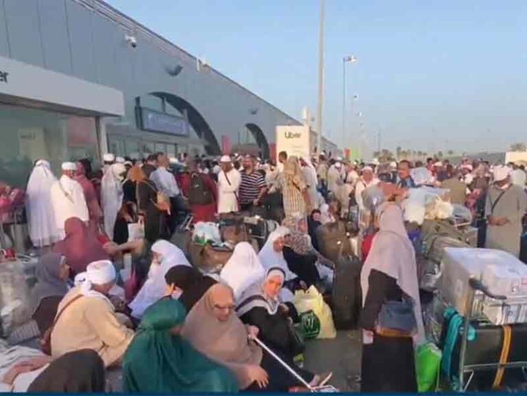 Jamaah Umrah Terlantar Saat Libur Lebaran, CEO Bandara Jeddah Dipecat!