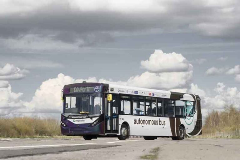 Inggris Uji Coba Bus Komersial Tanpa Pengemudi, Tempuh Rute 22,5 Km