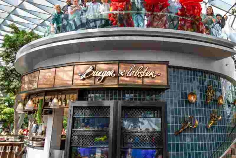 17 Orang Keracunan, Layanan Restoran Burger & Lobster di Bandara Jewel Changi Ditangguhkan