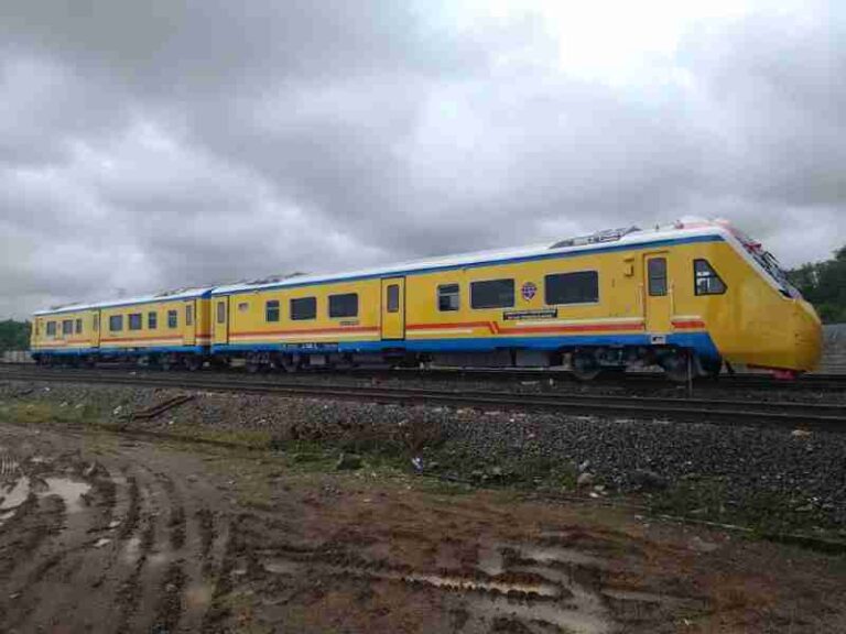 Jalur Kereta Api Makassar – Parepare Dibangun, Kira – kira Apa Manfaatnya, ya?