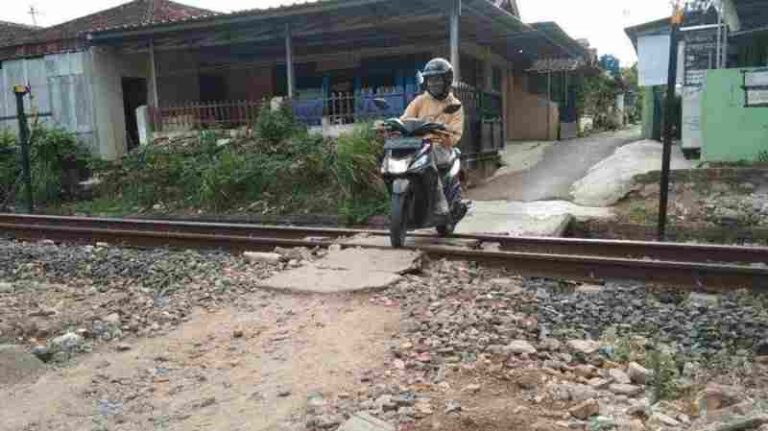 Setelah Perlintasan Depok – Citayam Ditutup, Kini 3 Perlintasan Liar Kembali Ditutup Petak Citayam – Bojonggede
