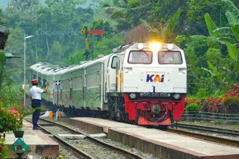 Warga Semarang dan Banyuwangi, Siap – siap Akan Hadir KA Baru