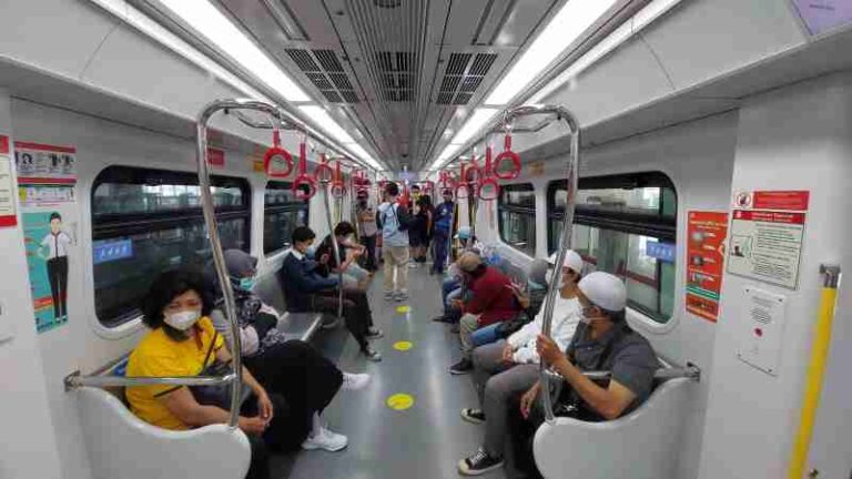 Tak Seperti MRT Jakarta, Ternyata LRT Jakarta Masih Saja Lengang Saat Tarif Rp1