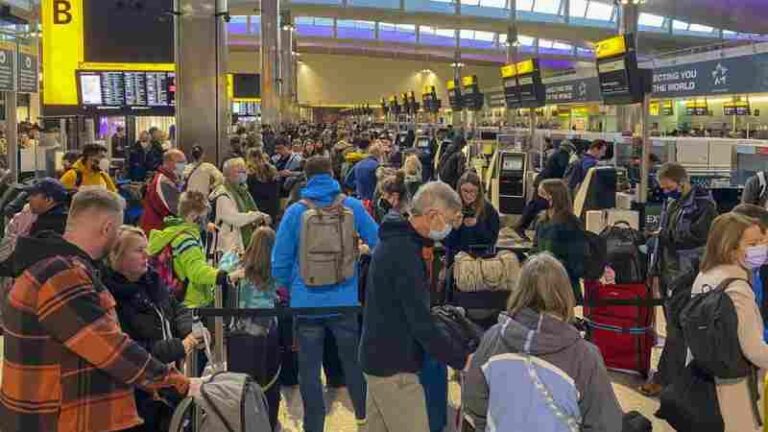 Jumlah Penumpang Meroket, Bandara Heathrow Batasi Penumpang 100.000 Per Hari, Maskapai Diminta Stop Jual Tiket