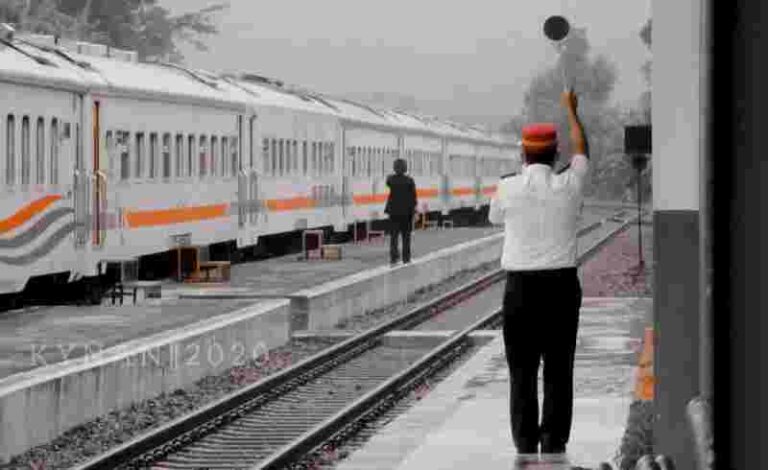 Kereta Api Mau Jalan Harus Ada Isyarat Ini Dulu, Apa Hayo?