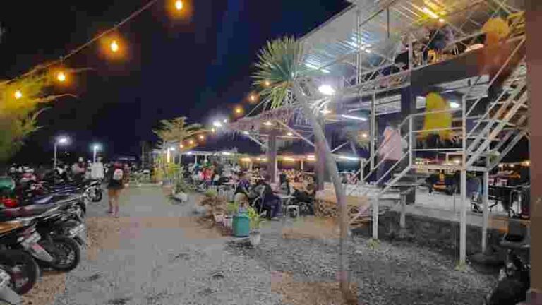 Galdina Kopi Debong, Sensasi Nyantai di Kafe dengan Panorama Laju Kereta Api