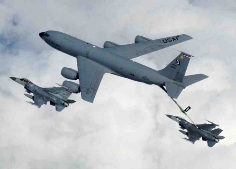 KC-135 Stratotanker – Pesawat Tanker dari Basis Pesawat Komersial Legendaris Boeing 707