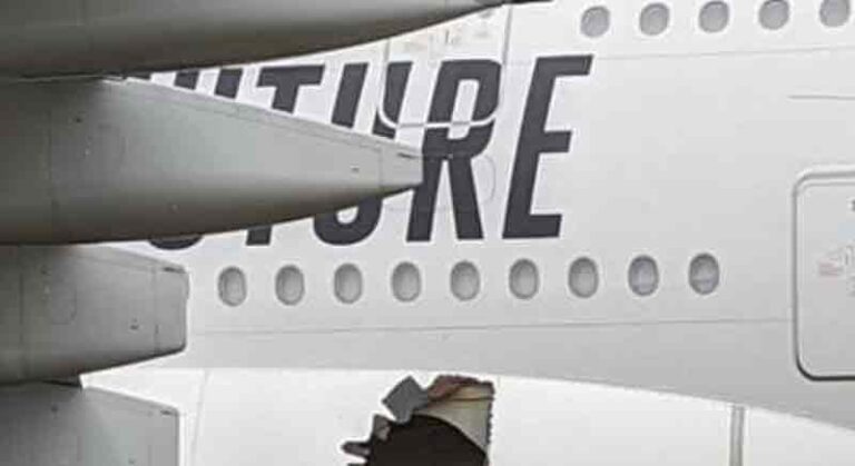 Ngeri! Airbus A380 Emirates Terbang 13 Jam dengan Kondisi Badan Pesawat Berlubang
