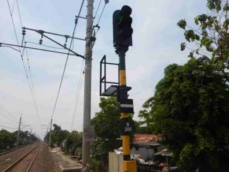 Mengenal Sinyal Blok Antara, Bagian Vital dalam Perjalanan Kereta Api