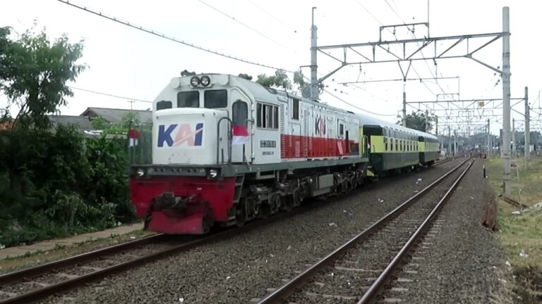 Kereta Buatan Tahun 1938 Lakukan Uji Coba Manggarai – Tanjung Priok pp. Hari Ini. Bakal Ada yang Spesial, Nih!