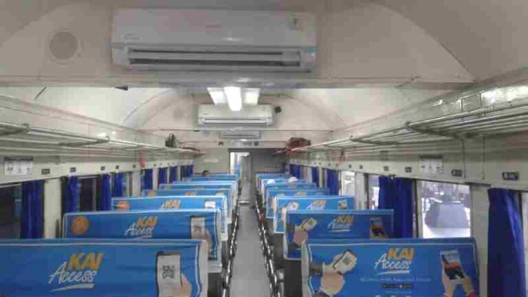 Mau Nyaman Naik Kereta Api Ekonomi ‘Adu Dengkul’? Yuk, Lakukan Tips Ini