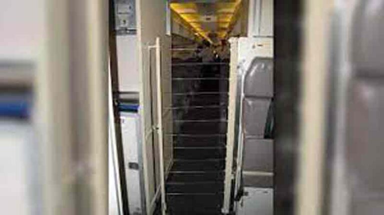 FAA Bakal Wajibkan Pesawat Pasang Pintu Kedua Sebelum Pintu Kokpit, Ini Alasannya