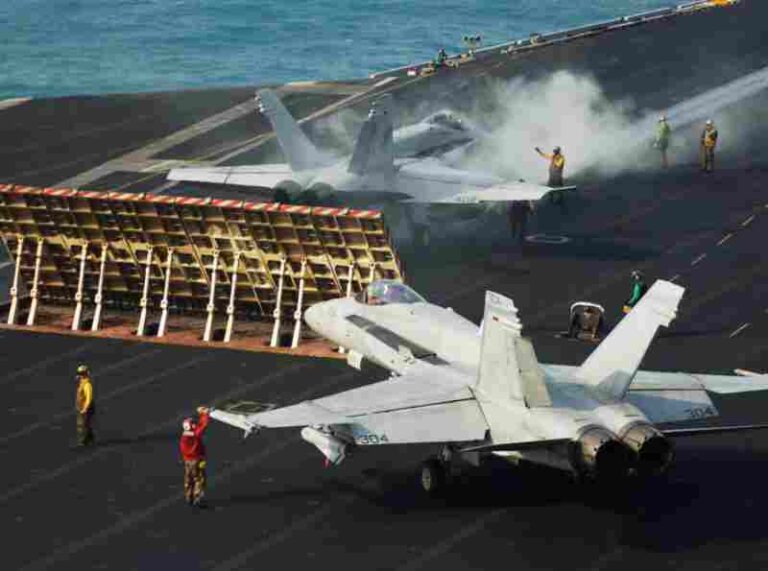 Tak Hanya di Bandara Konvensional, Jet Blast Deflector Jadi Kelengkapan Wajib di Kapal Induk