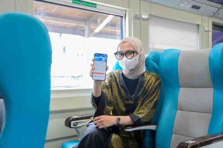 KAI Luncurkan Entertainment on Board Gratis di KA Taksaka, Syaratnya Harus Aktifkan “Flight Mode” di Ponsel