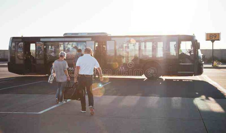 Turun dari Pesawat, Kadang Penumpang ‘Harus’ Naik Shuttle Bus, Ternyata ini Alasannya