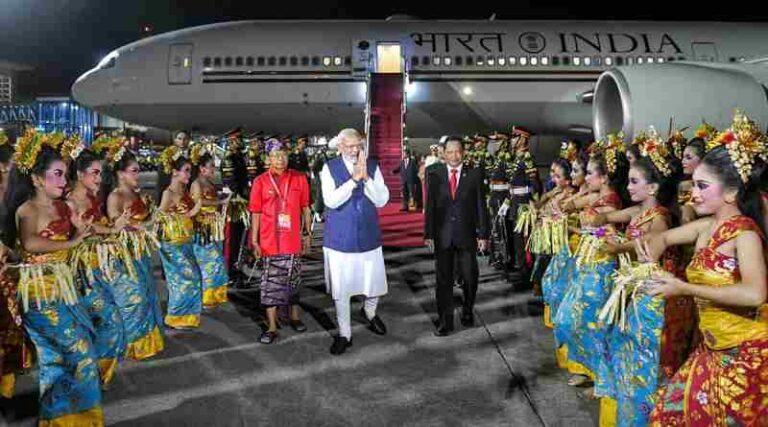 Boeing 777-300ER PM India Mendarat di Bali, Tampilan Biasa Tapi Spesifikasinya Bikin Geleng-geleng
