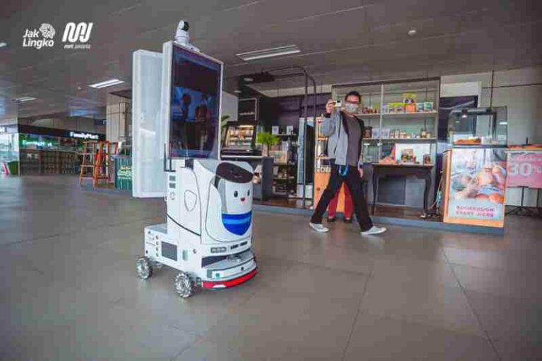 Ada “DINA” di Stasiun MRT Lebak Bulus, Robot Pintar untuk Tugas Patroli