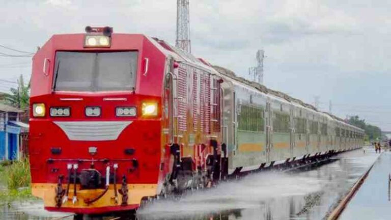 Terobos Banjir di Semarang, Inilah Keunggulan Lokomotif DH CC300 Produksi PT INKA