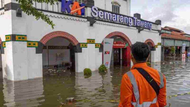 Banjir Semarang, Inilah Sebab Kereta Api Tak Berani Melintasi Jalur dalam Genangan Air