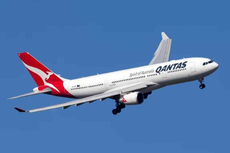 Konversi dari Pesawat Penumpang ke Pesawat Kargo, Qantas Lelang Perlengkapan Airbus A330-200