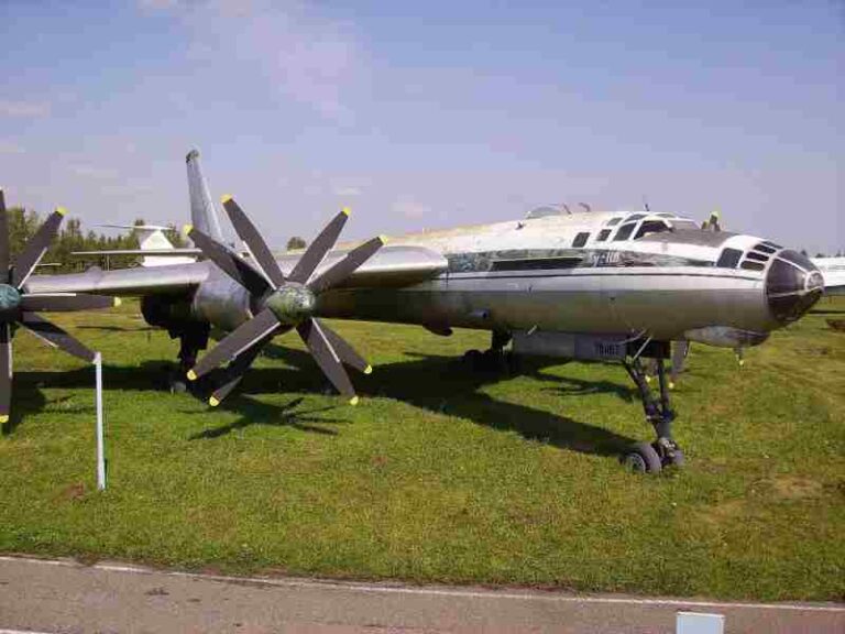 Tupolev Tu-116 – Pesawat VVIP Soviet dari Plaftorm Pembom Strategis Tu-95 Bear