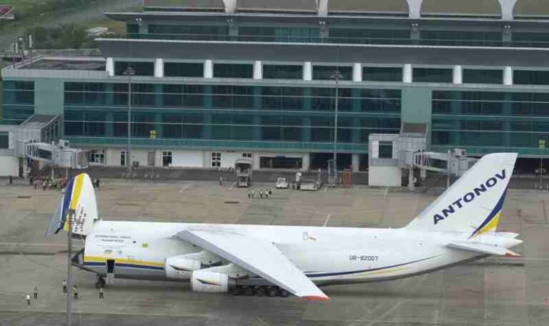 Bawa Muatan Mesin Pendingin dari Houston, Pesawat Kargo An-124 Ruslan Mendarat di Kertajati