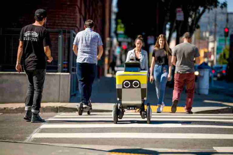 Jasa Antar Makanan Online, Uber Eats Gunakan 2.000 Robot di Amerika Utara