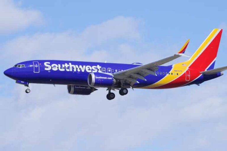 Kaca Kokpit Boeing 737 Max 8 Soutwest Retak di Udara, Inilah Kemungkinan Penyebabnya