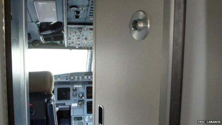 Pintu Kokpit Dibuka Saat Proses Boarding, Ini Alasannya